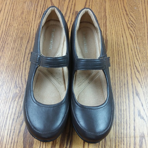 naturalizer mary jane shoes